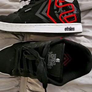 WOMEN'S METAL MULISHA SNEAKERS